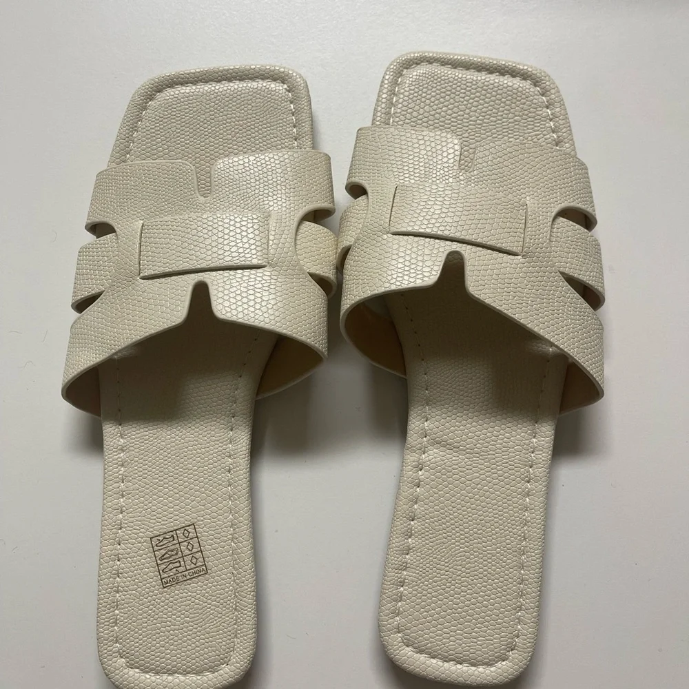 Flats - Picture 3 of 4